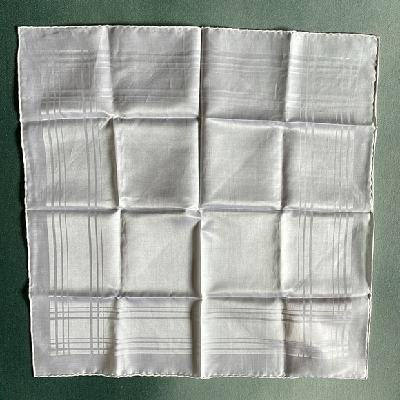 Authentic Gucci White Pocket Square - Picture 1 of 12